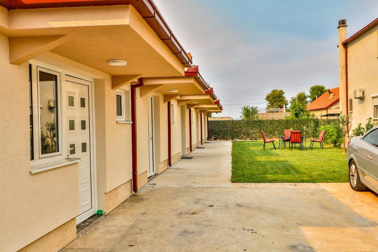 Simo Apartments Airport ポドゴリツァ エクステリア 写真
