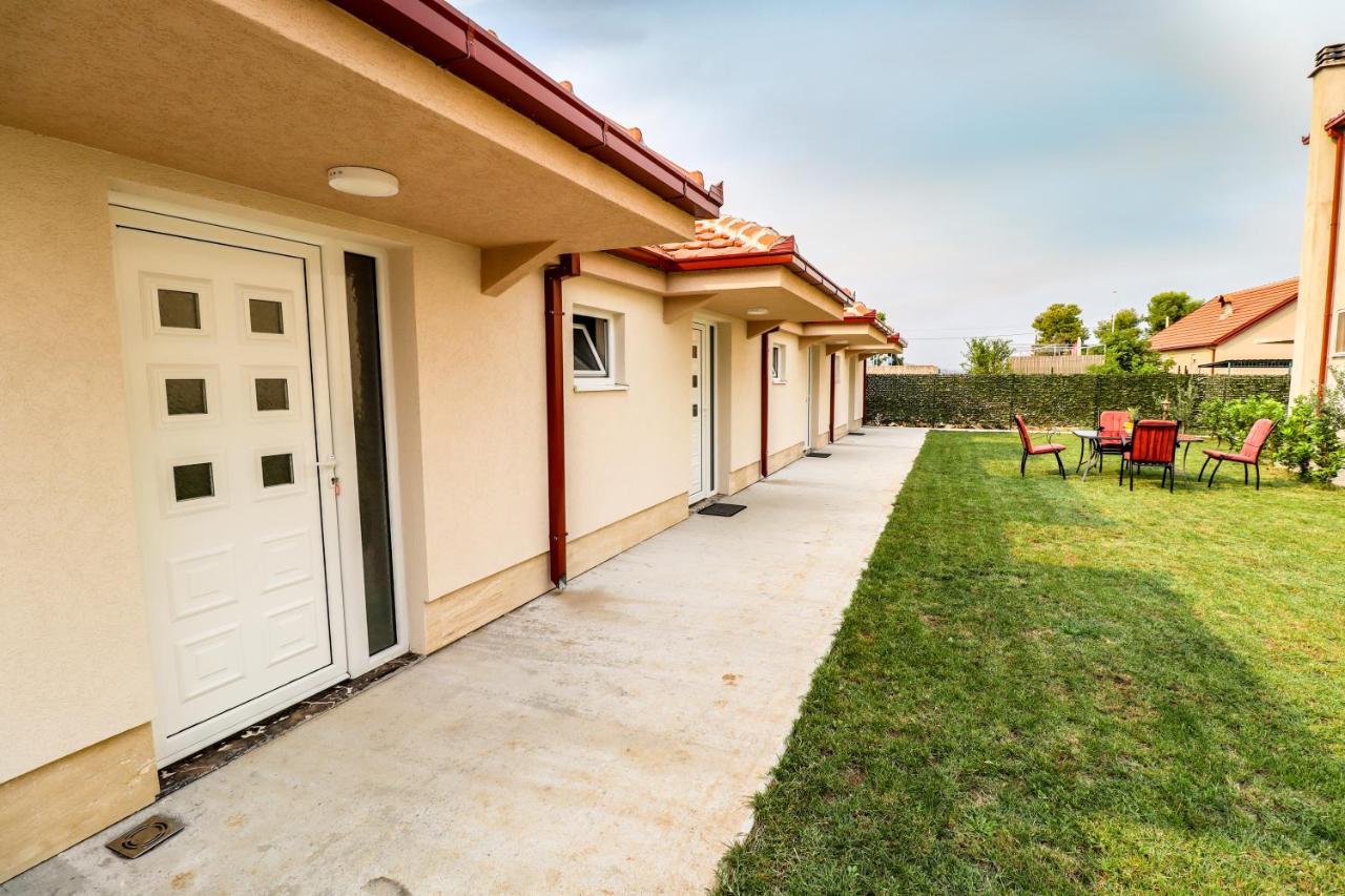 Simo Apartments Airport ポドゴリツァ エクステリア 写真