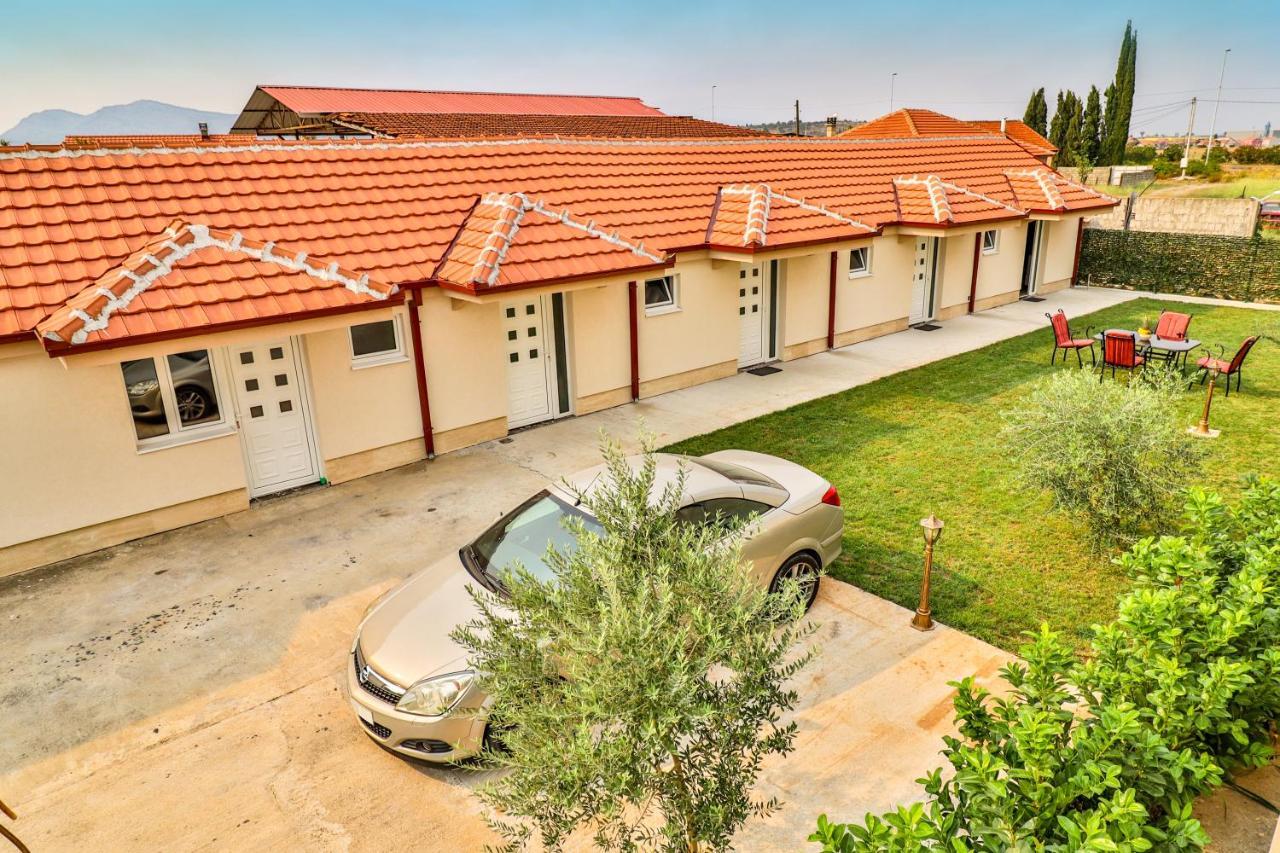 Simo Apartments Airport ポドゴリツァ エクステリア 写真