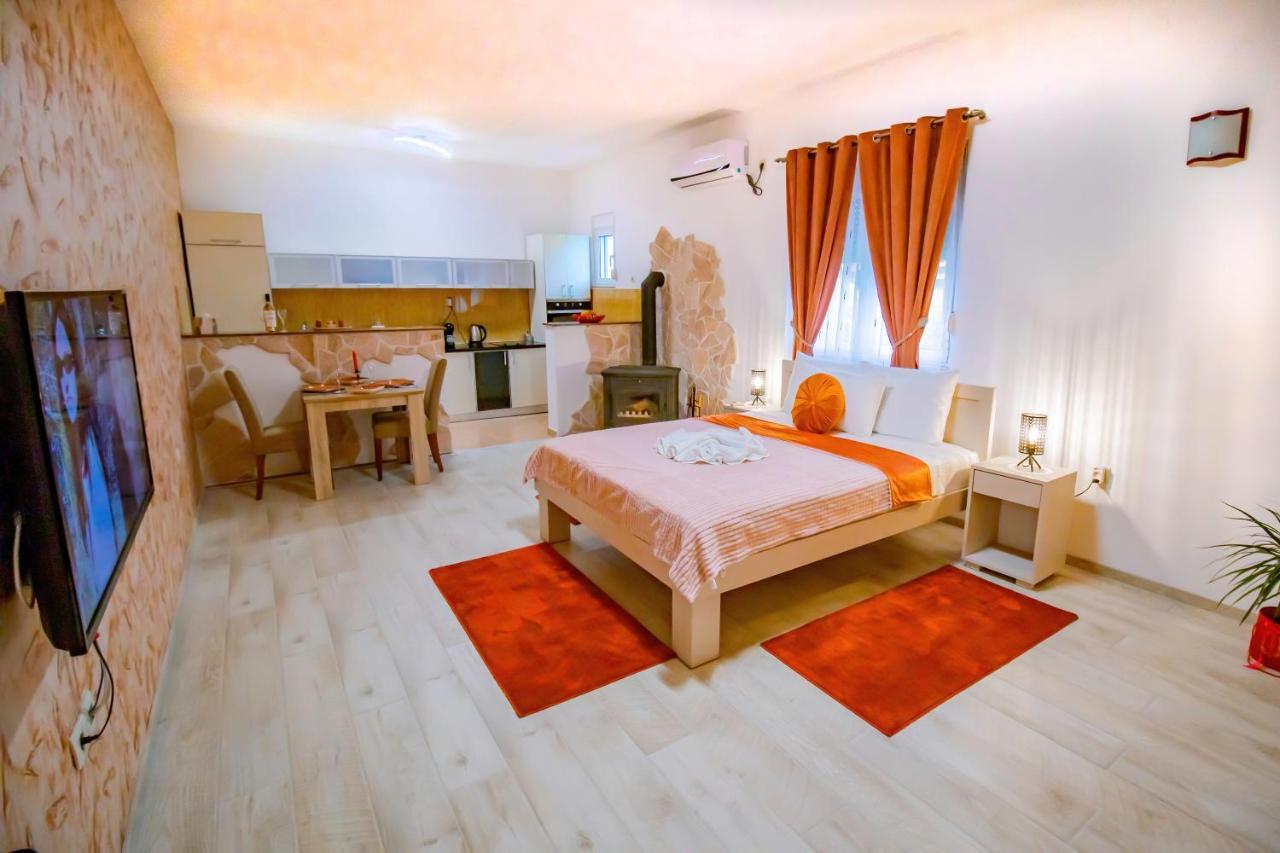 Simo Apartments Airport ポドゴリツァ エクステリア 写真